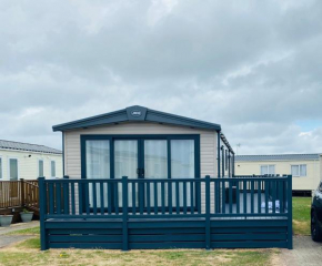 Prime location 3-Bed Chalet in Seal Bay Selsey